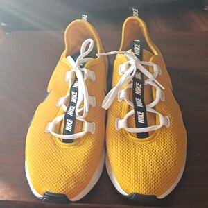 Women's Nike Gym Shoes (New)